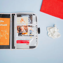 Cargar imagen en el visor de la galería, Portadocumentos Bebé (Storks)